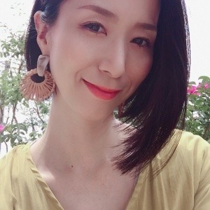 From. S/佐知子